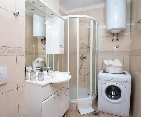 Apartment Fluid- Free Parking *