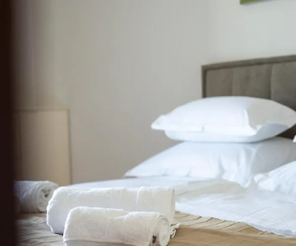 Apartment Fluid- Free Parking Split