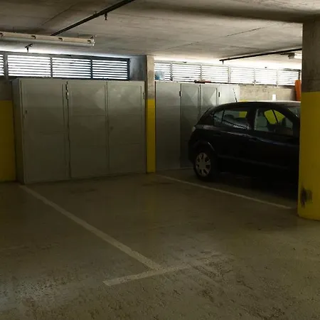 Fluid- Free Parking شقة