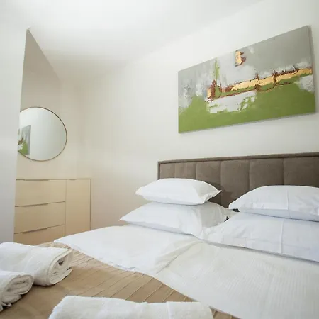 Fluid- Free Parking شقة سبليت