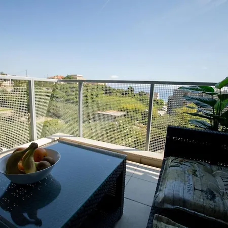 아파트 Fluid- Free Parking *